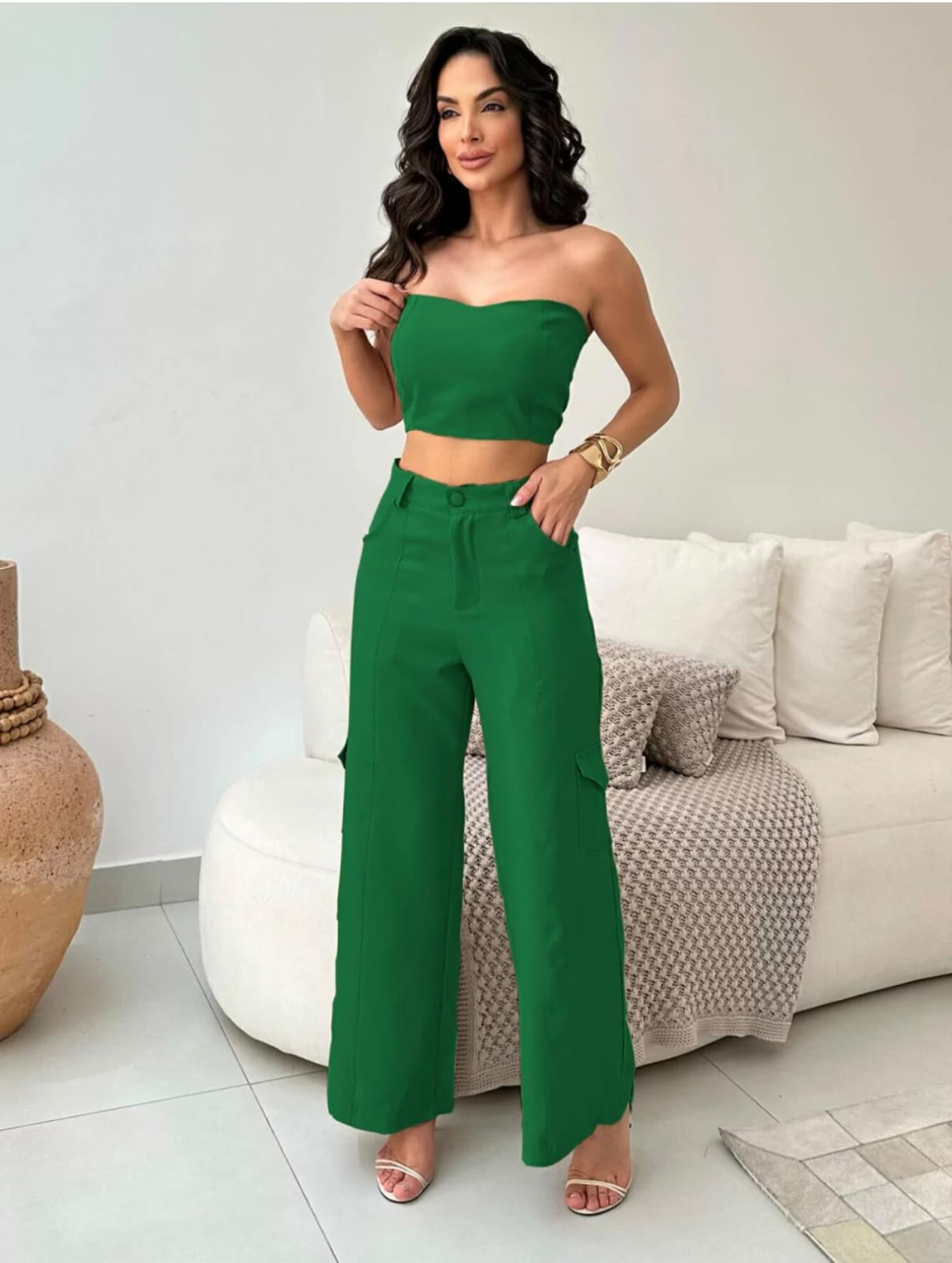 Conjunto Feminino em Alfaiataria Calça Cargo e Top