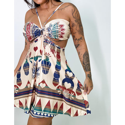 Vestido Curto Estampado Estilo Farm Alcinha Decote nas Costas Modelagem Soltinha Harmonia Nativa